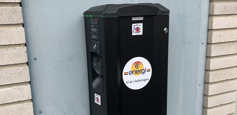C4 Energis logotyp på laddbox utanför Taxi Allians.